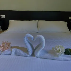 Bnbook Mirabilia Bed & Breakfast